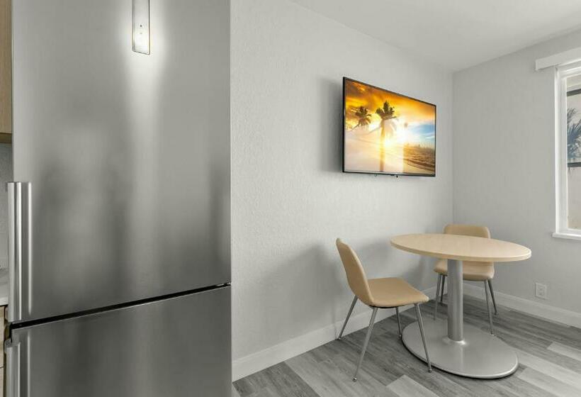 إستوديو قياسى, Grand Shores West