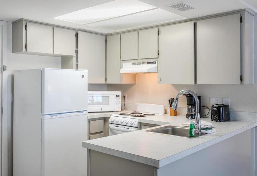 جناح, Grand Shores West