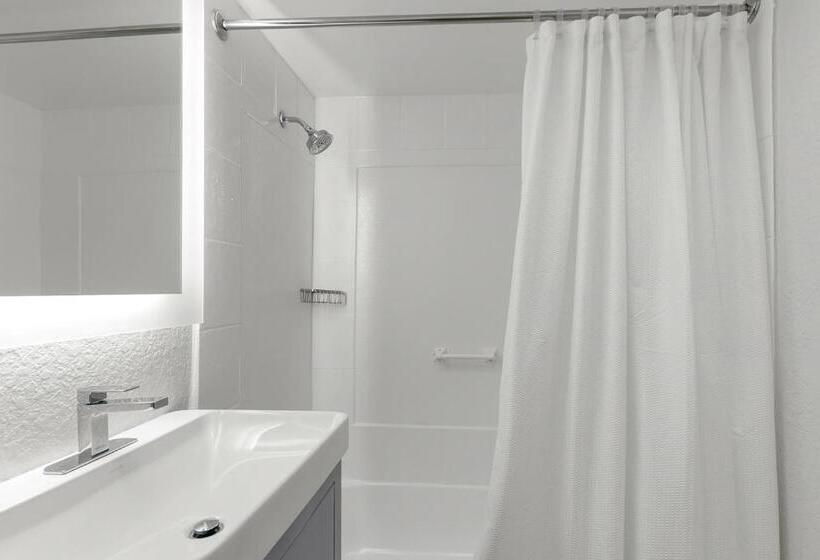 إستوديو قياسى, Grand Shores West