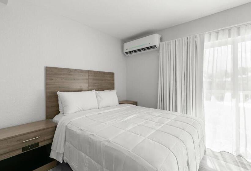 إستوديو قياسى ذو إطلالة, Grand Shores West