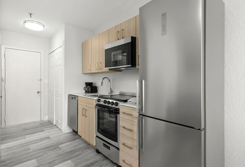 إستوديو قياسى, Grand Shores West