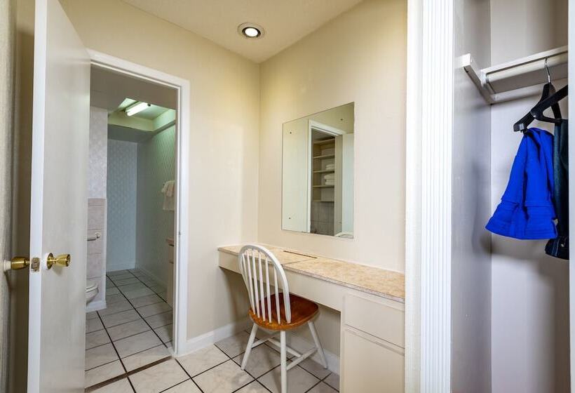 جناح, Grand Shores West