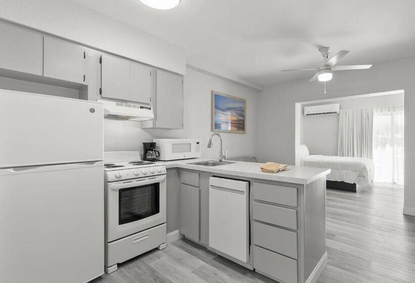 إستوديو قياسى ذو إطلالة, Grand Shores West