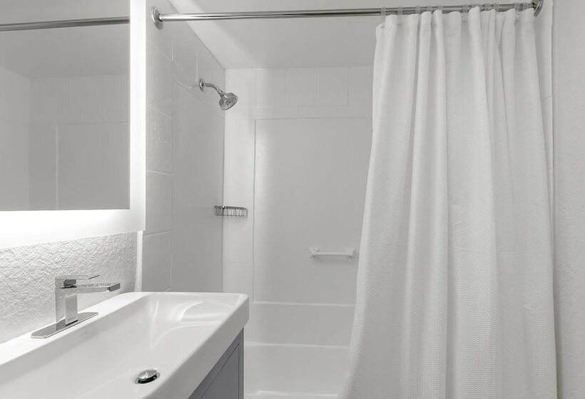 إستوديو قياسى, Grand Shores West