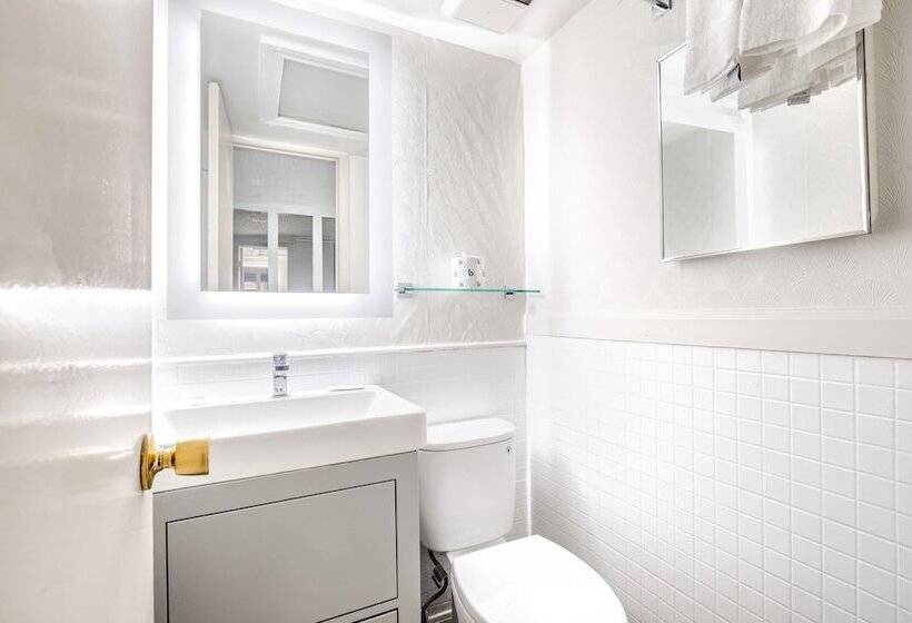 جناح, Grand Shores West