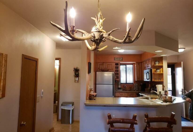 Апартаменты 1 Спальня Нижний Этаж, Adventure In The Woods @ Seven Springs