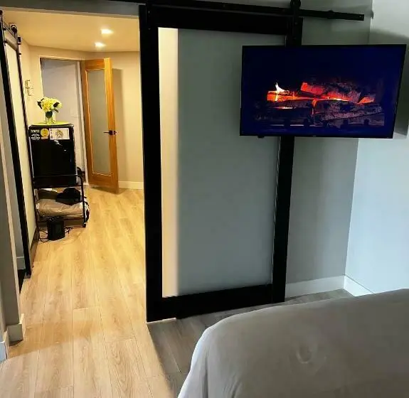 Deluxe-studio, New Modern Apt W/pool & Hot Tub In Nature