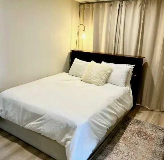 Deluxe-studio, New Modern Apt W/pool & Hot Tub In Nature