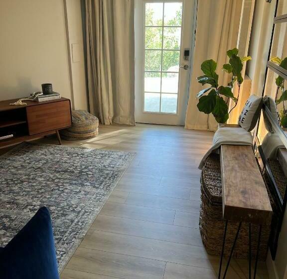 Студия Deluxe, New Modern Apt W/pool & Hot Tub In Nature