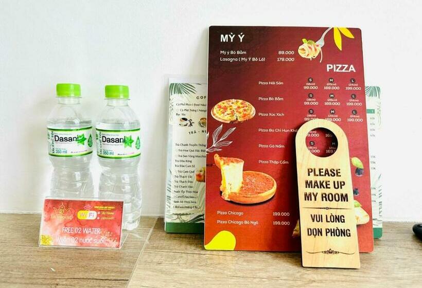 اتاق سوپریور, Lily House