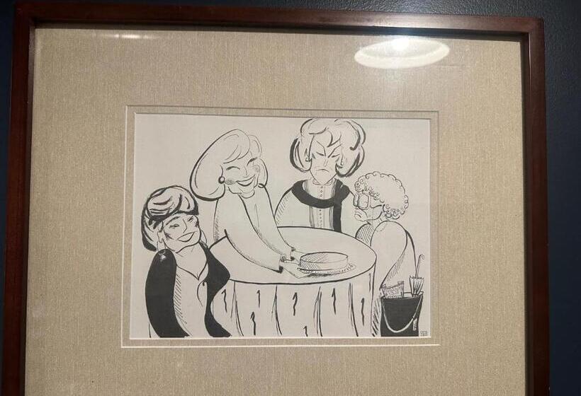 استودیوی استاندارد, Violetsuitespdx