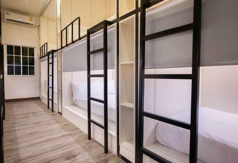 تختخواب در اتاق مشترک, Comfy Crib Hostel