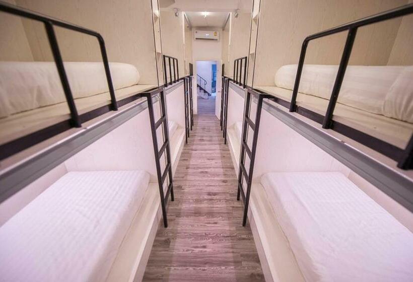 تختخواب در اتاق مشترک, Comfy Crib Hostel