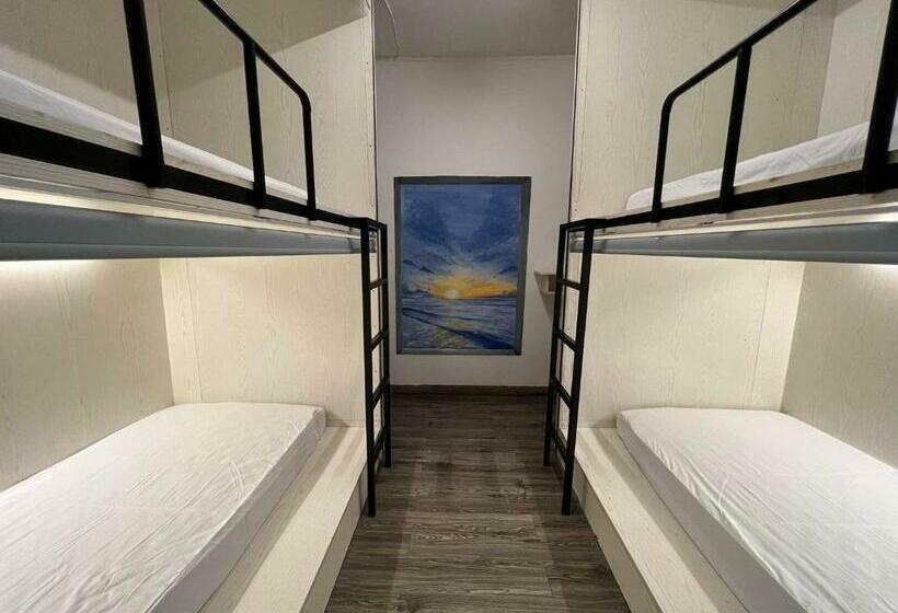 اتاق خانوادگی با سرویس بهداشتی مشترک, Comfy Crib Hostel