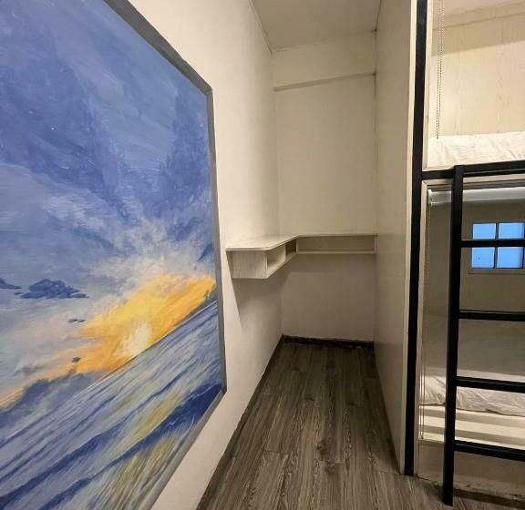 اتاق خانوادگی با سرویس بهداشتی مشترک, Comfy Crib Hostel