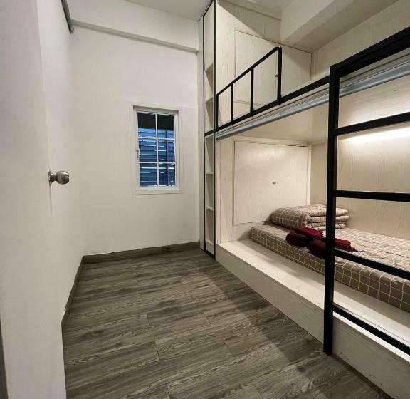 اتاق استاندارد با سرویس بهداشتی مشترک, Comfy Crib Hostel