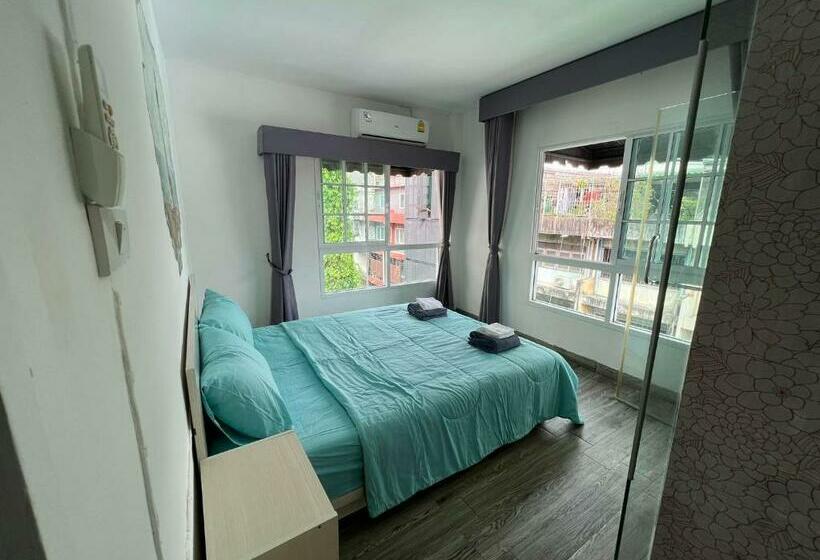 اتاق لوکس, Comfy Crib Hostel