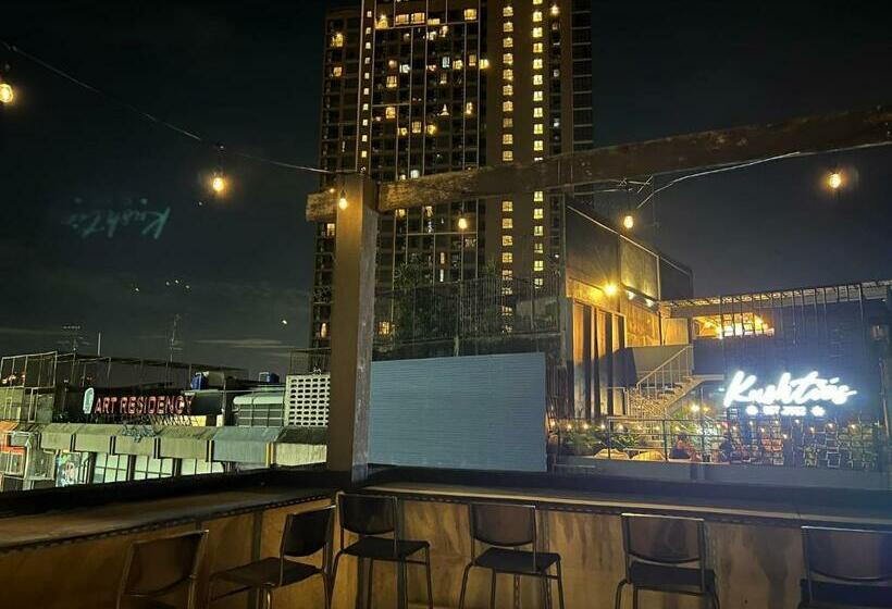 اتاق لوکس, Comfy Crib Hostel