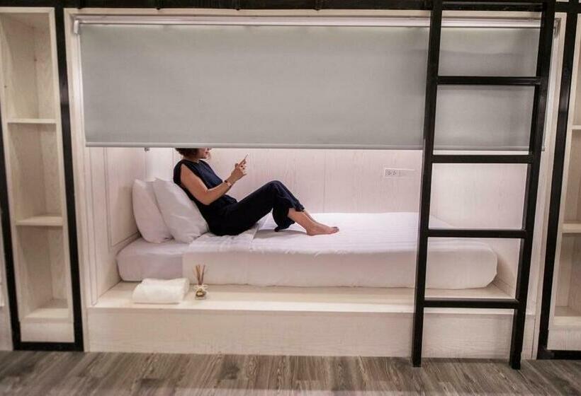 اتاق استاندارد با سرویس بهداشتی مشترک, Comfy Crib Hostel