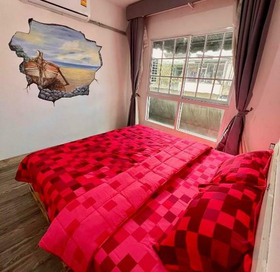 اتاق لوکس, Comfy Crib Hostel