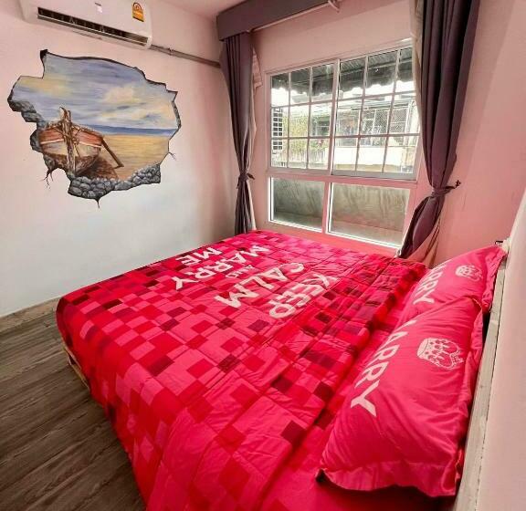 اتاق لوکس, Comfy Crib Hostel