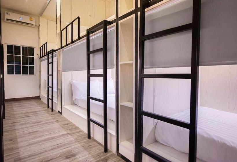 تختخواب در اتاق مشترک, Comfy Crib Hostel