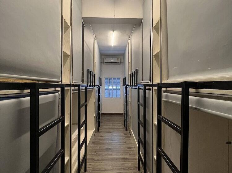 تختخواب در اتاق مشترک, Comfy Crib Hostel