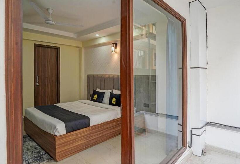 חדר קלאסי לשלושה, Collection O Dm 45