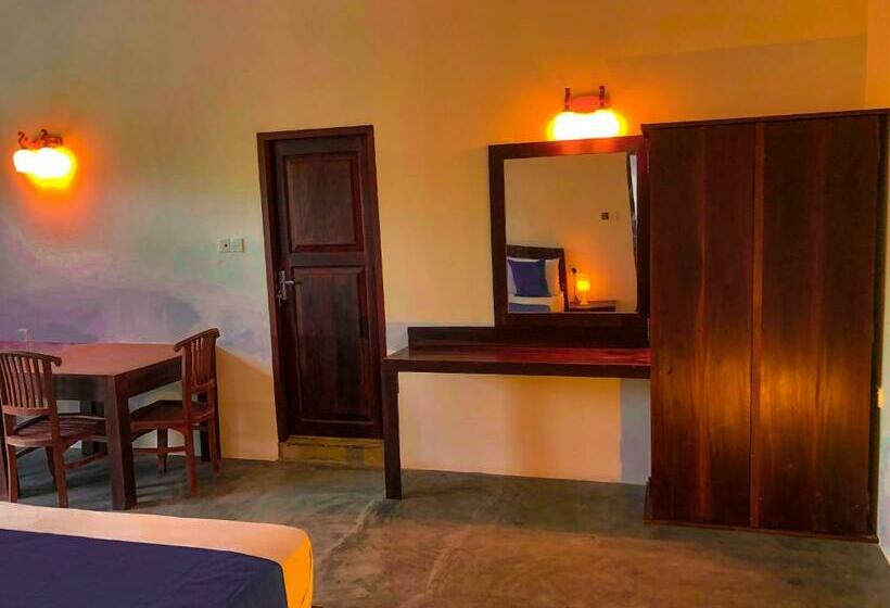 プールビュースタンダードルーム, Red Letter