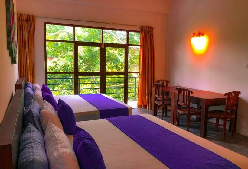 景色の見えるトリプルスタンダードルーム, Red Letter