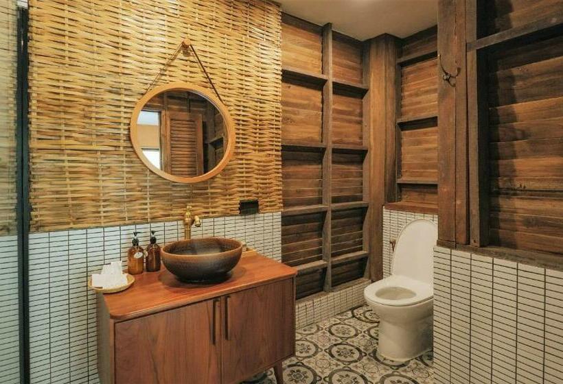 스탠다드 발코니 룸, อุ่นไอมาง สะปัน