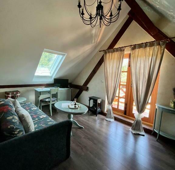 חדר סטנדרט עם מרפסת, Zámeček   Chateau Lány   Depandance Stroodel