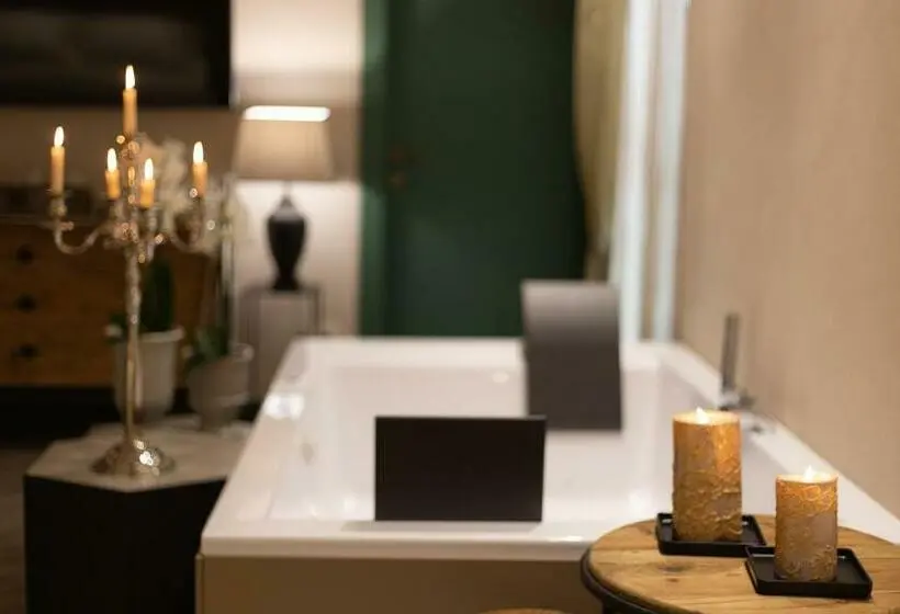 اتاق لوکس با تخت بزرگ, Corte Rossetti Relax Assoluto E Luxury Urban Spa