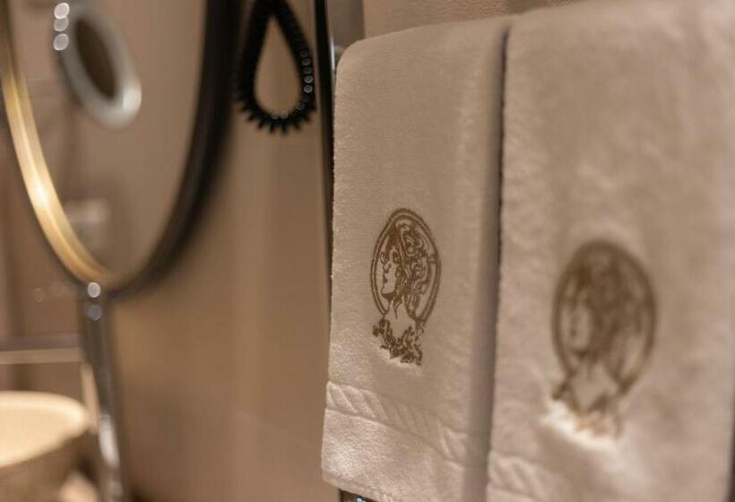 اتاق لوکس با تخت بزرگ, Corte Rossetti Relax Assoluto E Luxury Urban Spa