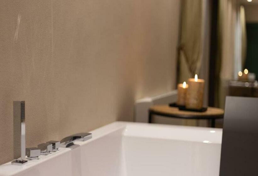 غرفة ديلوكس سرير كينج, Corte Rossetti Relax Assoluto E Luxury Urban Spa