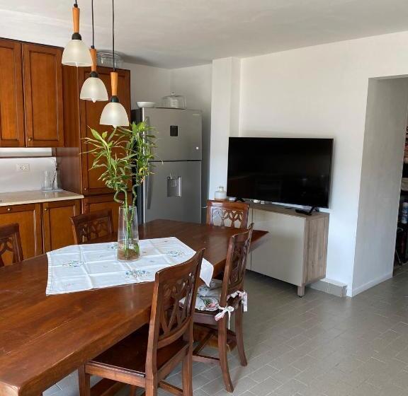 דירת חדר נוף לגינה, Stella House