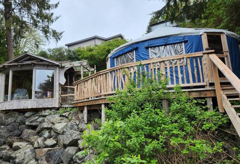 オーシャンビュースイート, Lunar Cove Inn