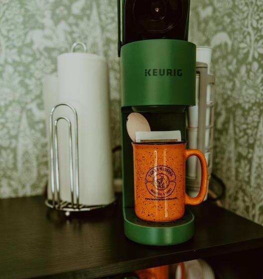 オーシャンビュースイート, Lunar Cove Inn