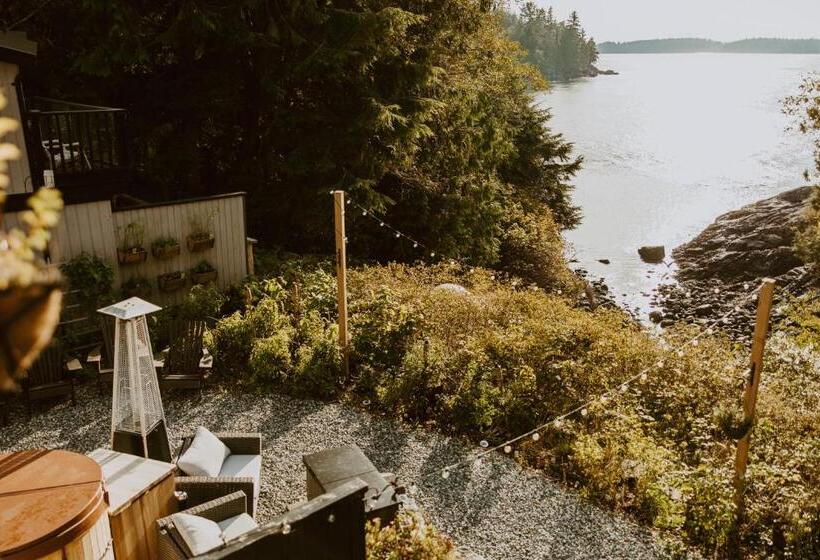 スタンダードバンガロー, Lunar Cove Inn