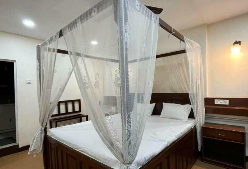 スタンダードルーム, Fabhotel Sarovar Palace