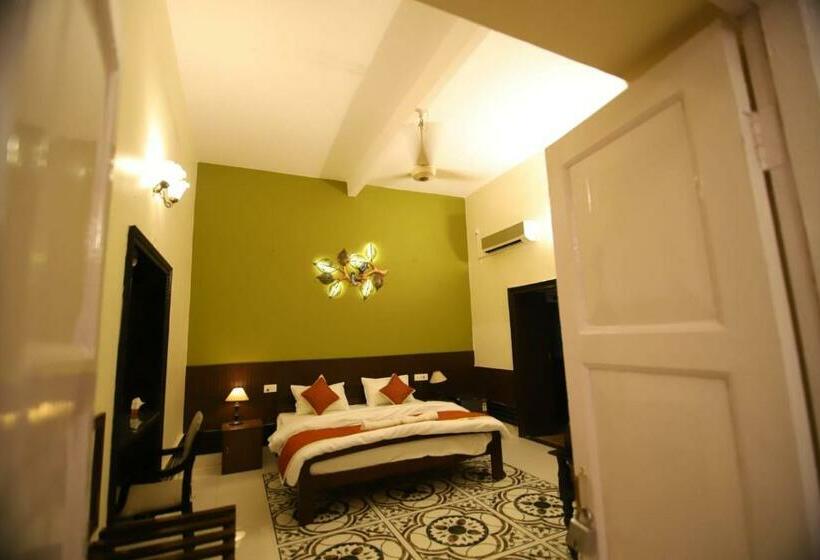スーペリアールーム, Fabhotel Sarovar Palace
