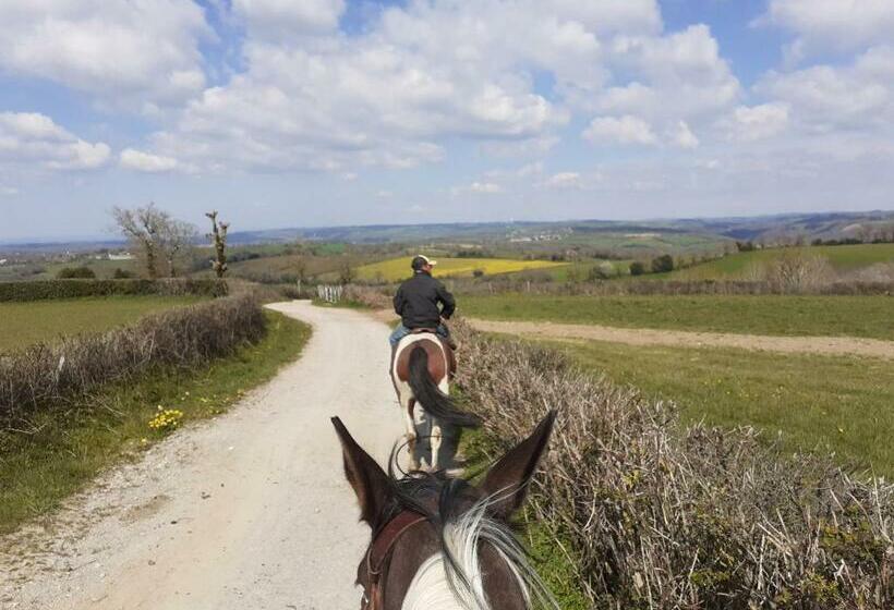 غرفة عائلية, Chambres D Hôtes Coeur De Bastié Et Ranch Du Lévézou