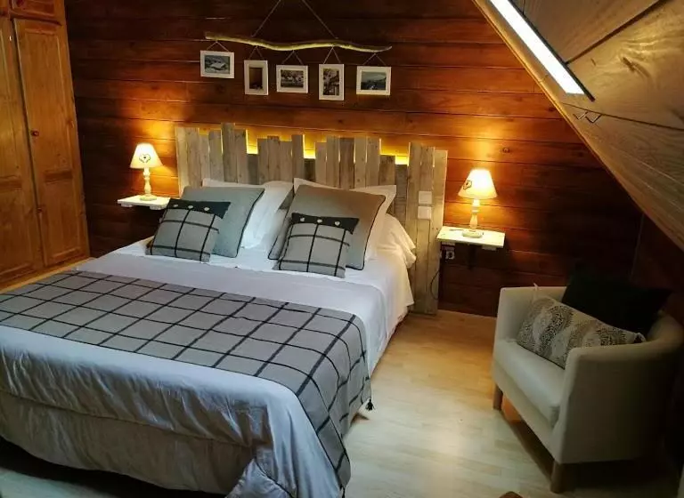 ファミリールーム, Chambres D Hôtes Coeur De Bastié Et Ranch Du Lévézou
