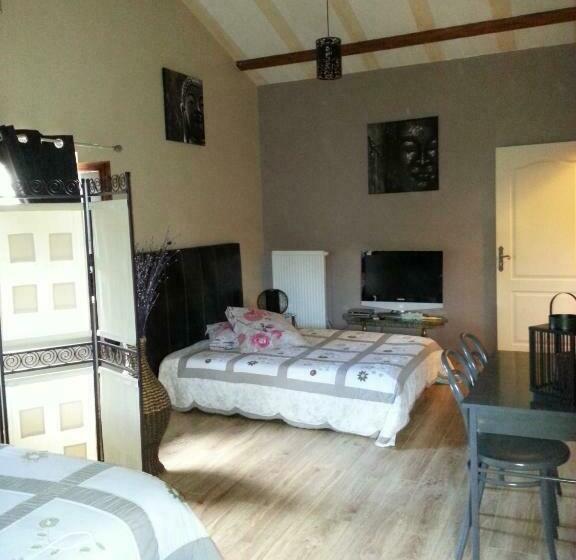 패밀리 룸, Chateau Des Aiguilles