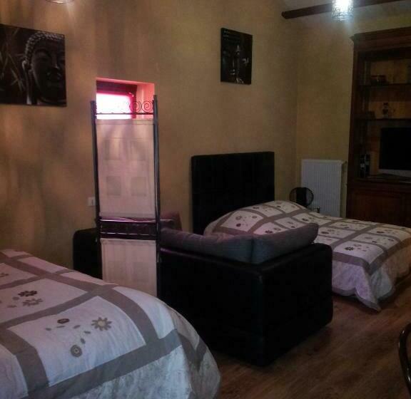 패밀리 룸, Chateau Des Aiguilles