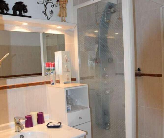 스탠다드 트리플 룸, Chateau Des Aiguilles