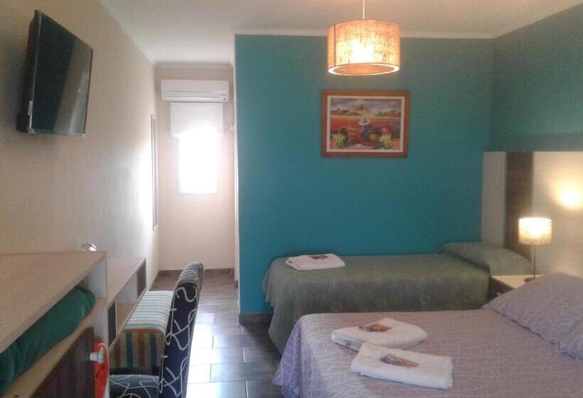 디럭스 룸, Altos De Adonai