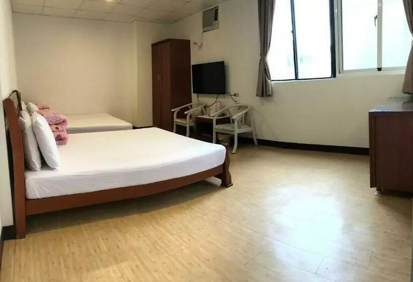 Economy Quadruple Room, Chantai
