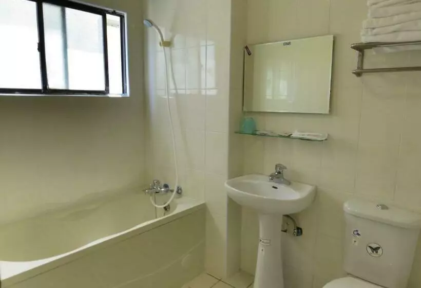 Economy Quadruple Room, Chantai