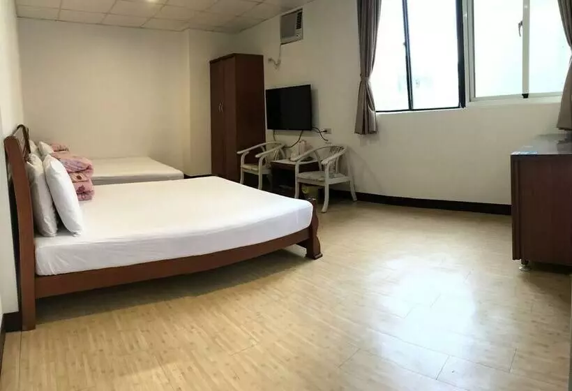 Economy Quadruple Room, Chantai